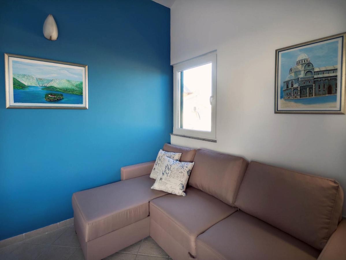 Apartments Zizic Vodice Habitación foto
