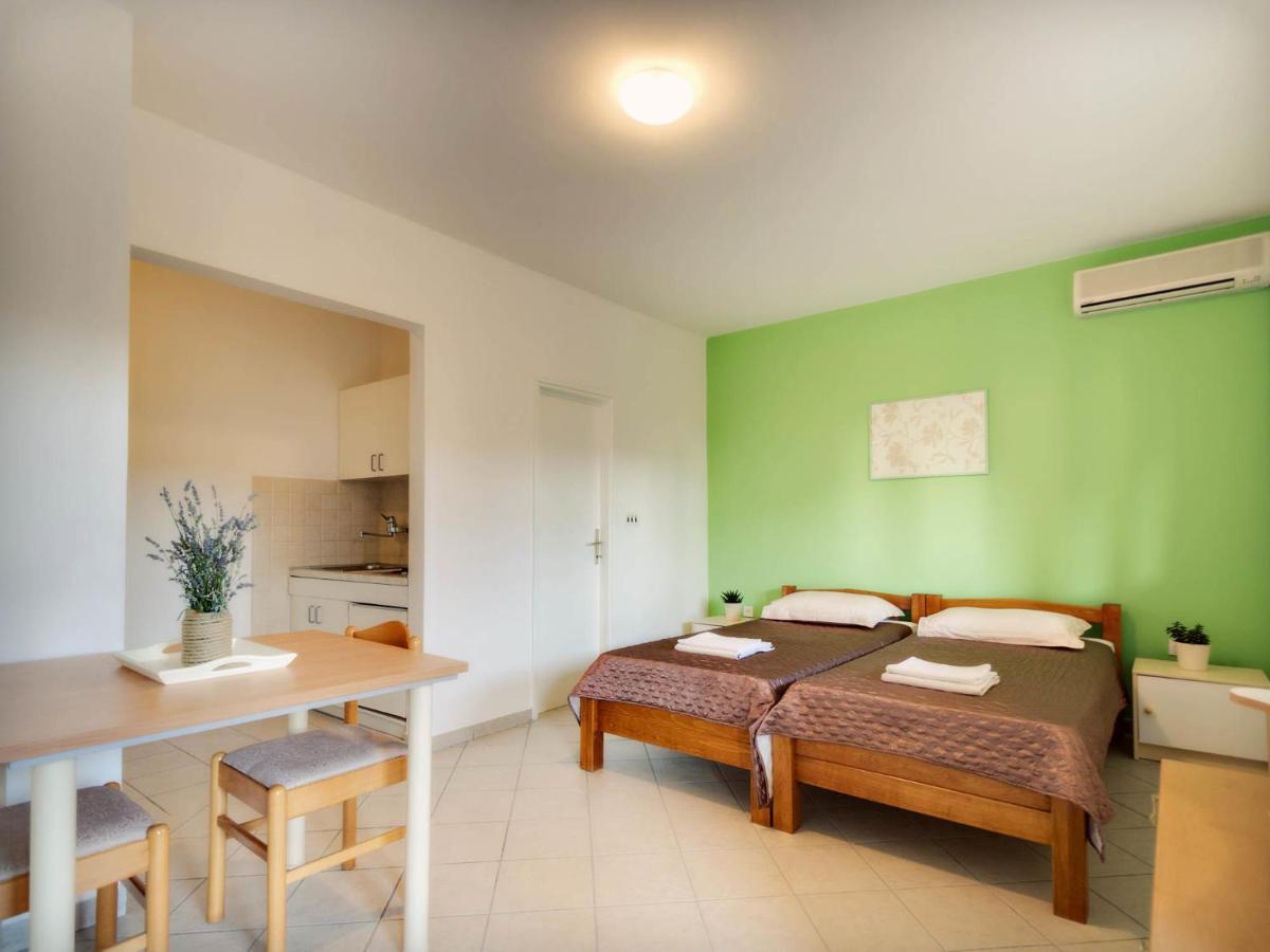Apartments Zizic Vodice Habitación foto