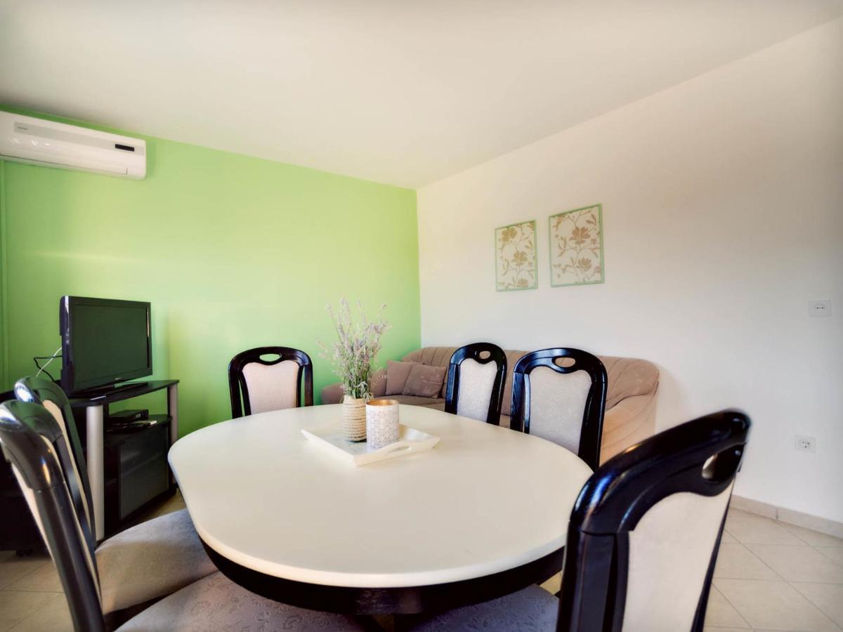 Apartments Zizic Vodice Habitación foto