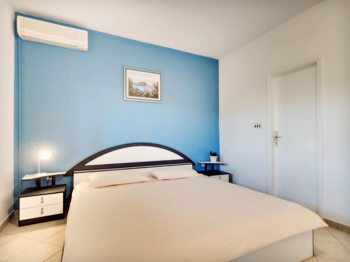 Apartments Zizic Vodice Habitación foto