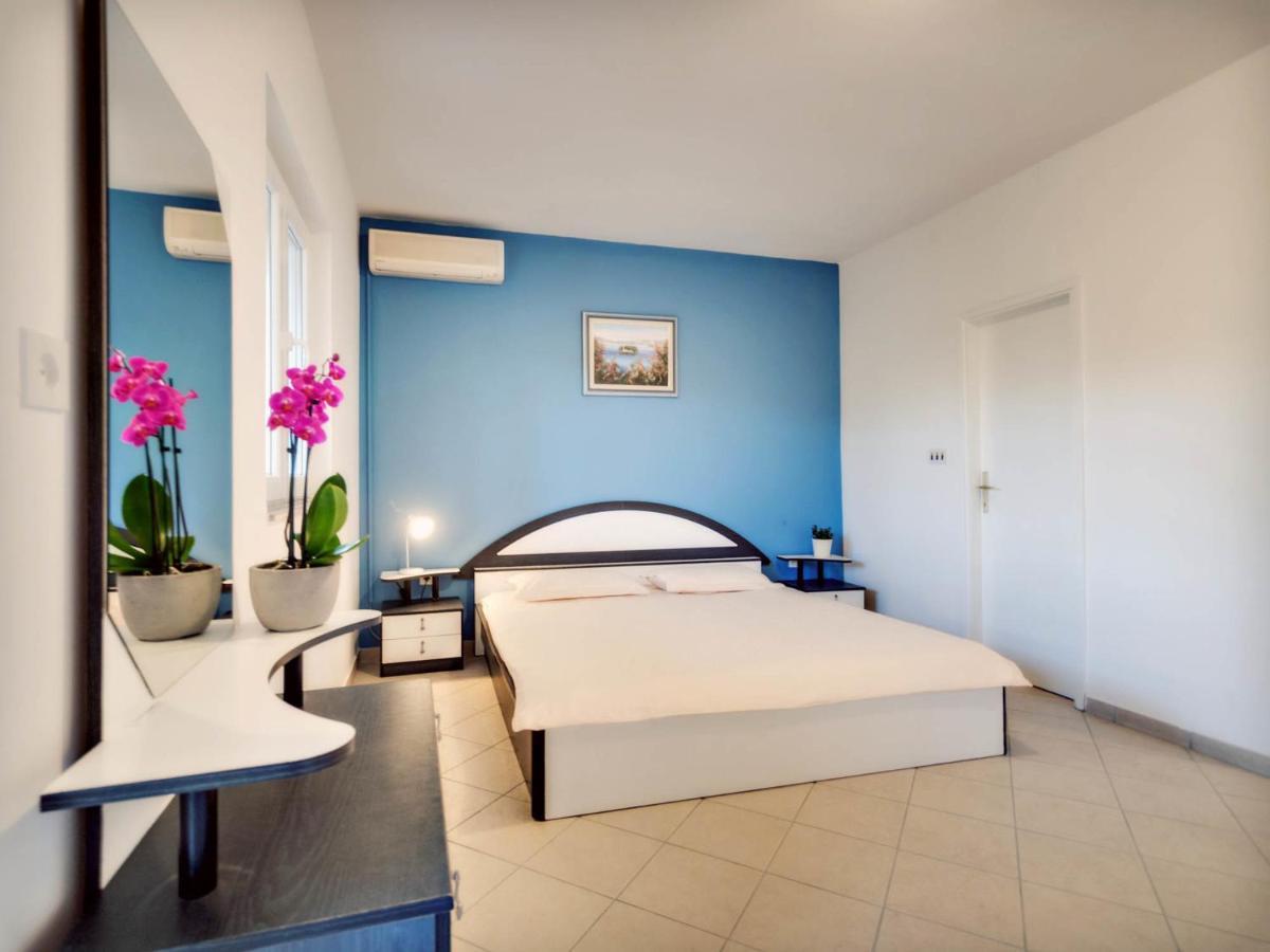 Apartments Zizic Vodice Habitación foto