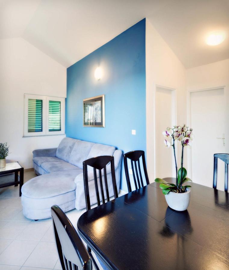 Apartments Zizic Vodice Habitación foto